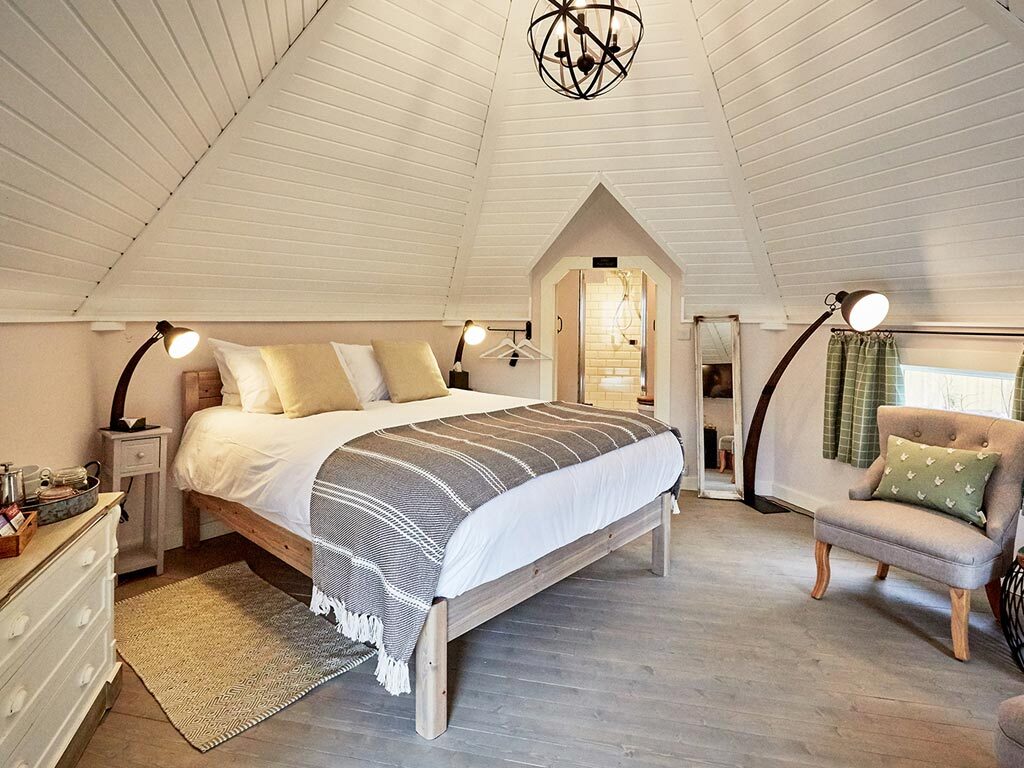 Covenhope Garden Lodge - A quirky boutique bedroom, surrounding by nature